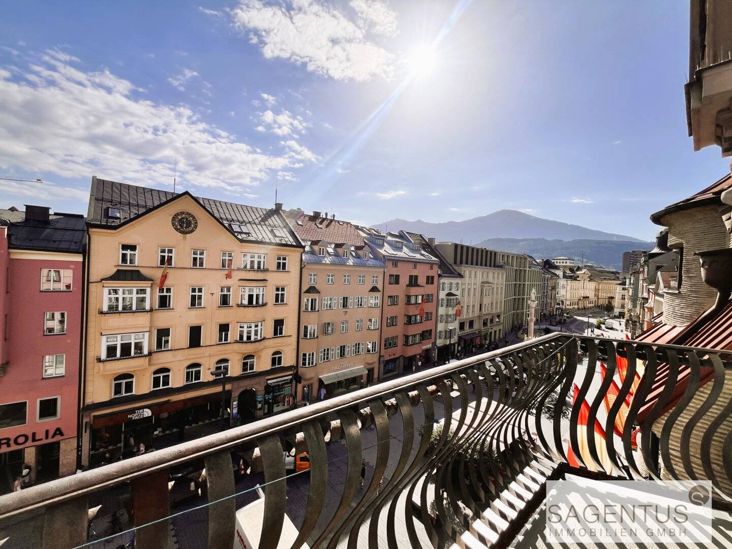 Stilvolles Altbau-Büro mit sensationeller Aussicht im Herzen Innsbrucks – ab November 2026 verfügbar!