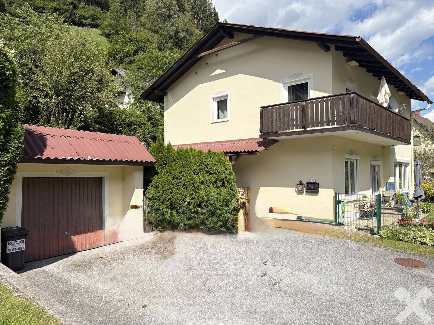 Flexibel nutzbare Familienwohnung mit Terrasse und Bergblick