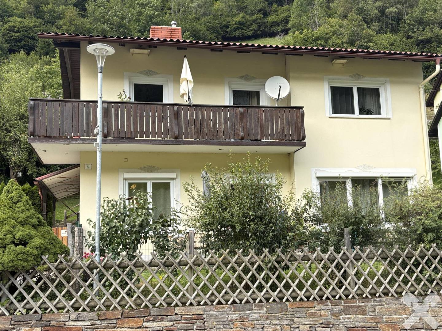 Flexibel nutzbare Familienwohnung mit Terrasse und Bergblick