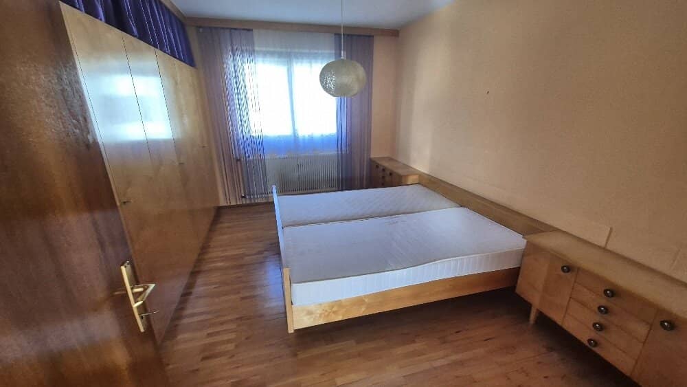 Residential house awaiting conversion or renovation Also commercial use possible