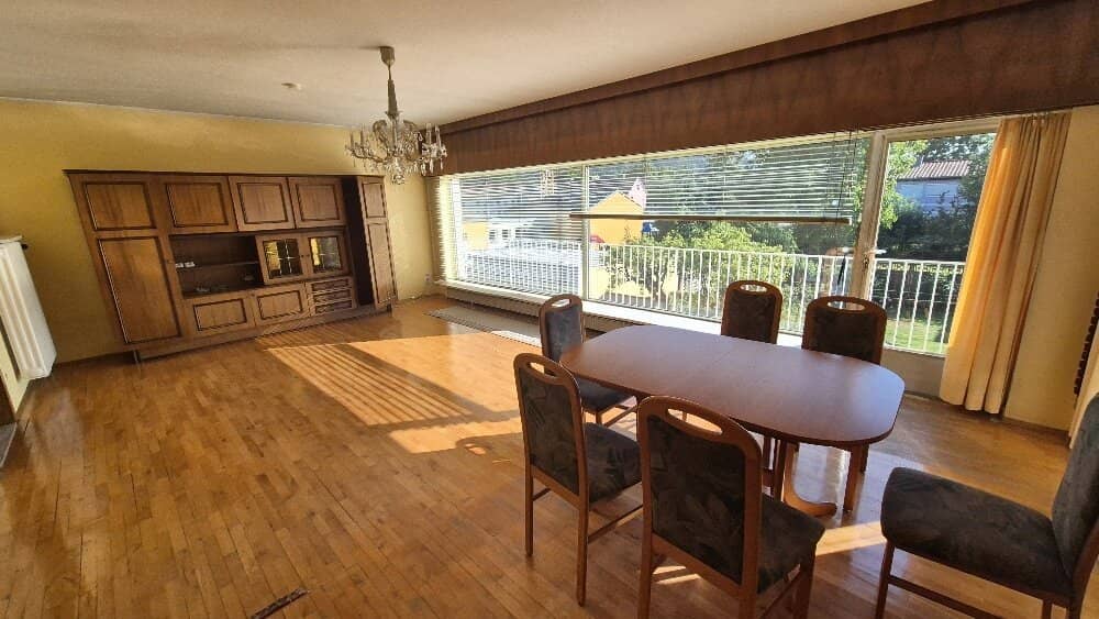 Residential house awaiting conversion or renovation Also commercial use possible
