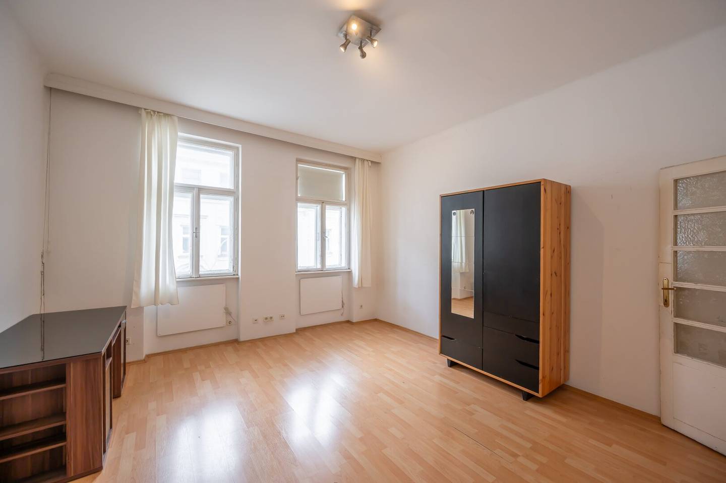 Prime location in need of renovation 2-room old building apartment with balcony near the Prater