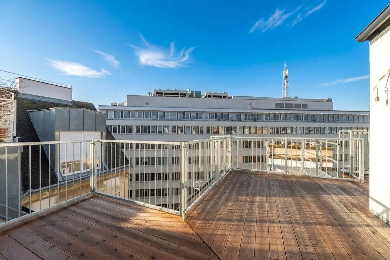 ++NEW++ Great 3-room attic apartment, great location, good layout! with air conditioning