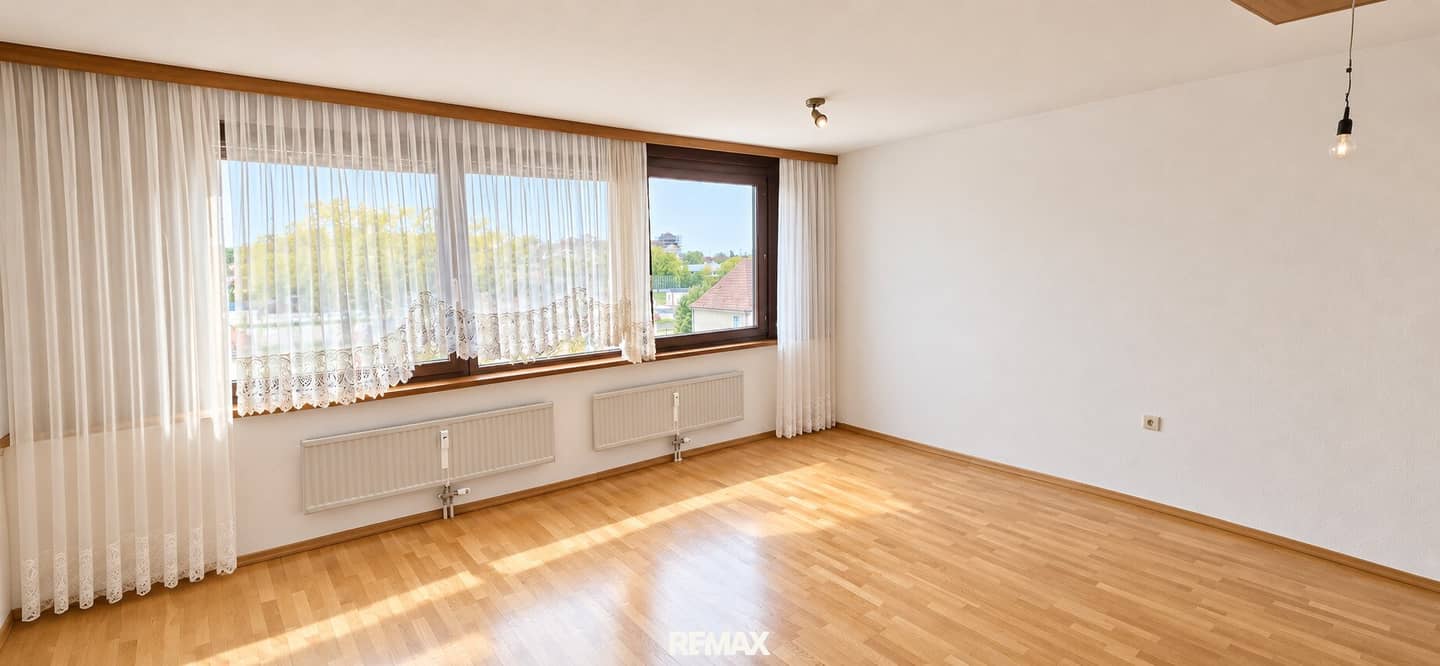 Gepflegte 100-m²-Mietwohnung mit Loggia und Tiefgaragenstellplatz in Enns