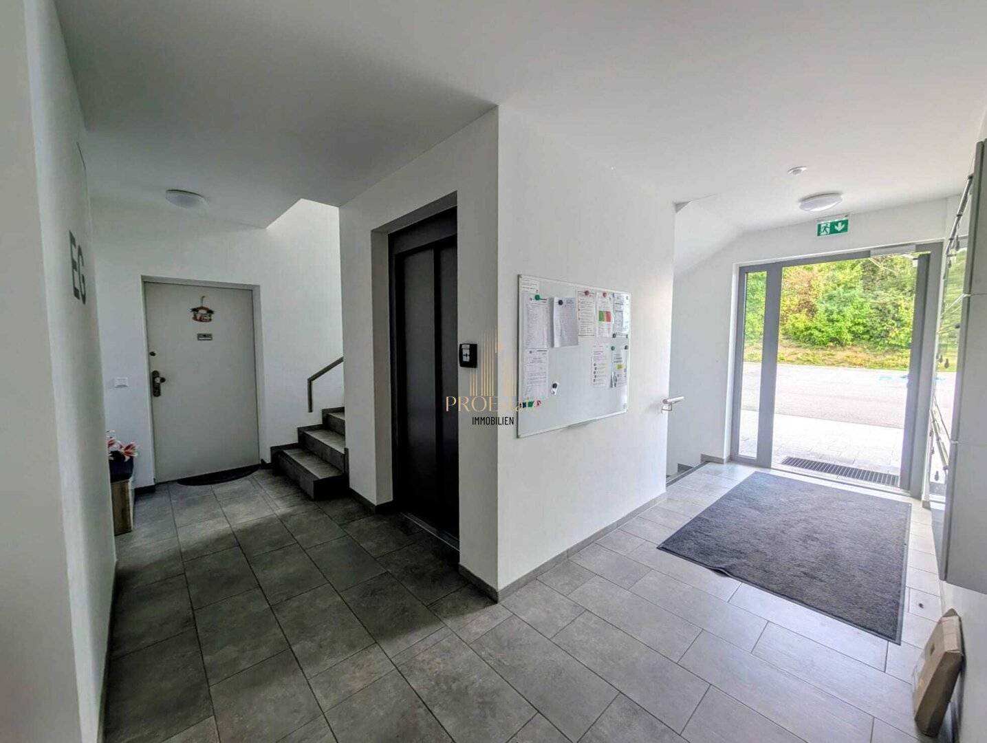 Neuwertige top eingerichtete Gartenwohnung mit Terrasse, Garage und Fußbodenheizung in Buchkirchen!