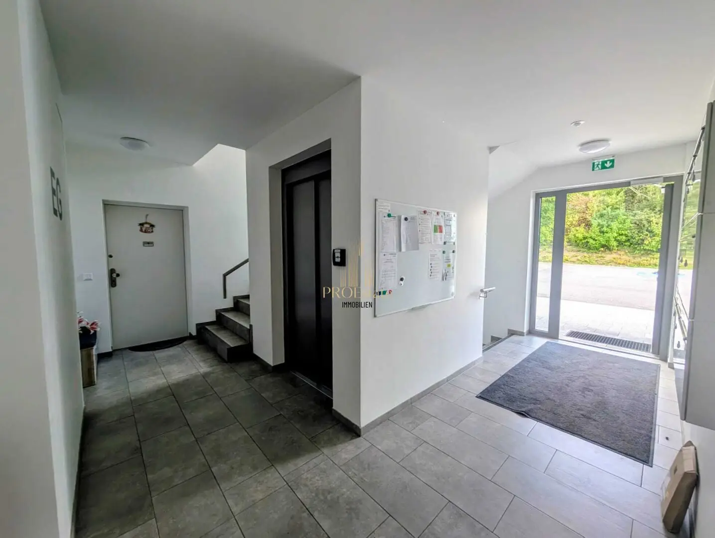 Neuwertige top eingerichtete Gartenwohnung mit Terrasse, Garage und Fußbodenheizung in Buchkirchen!