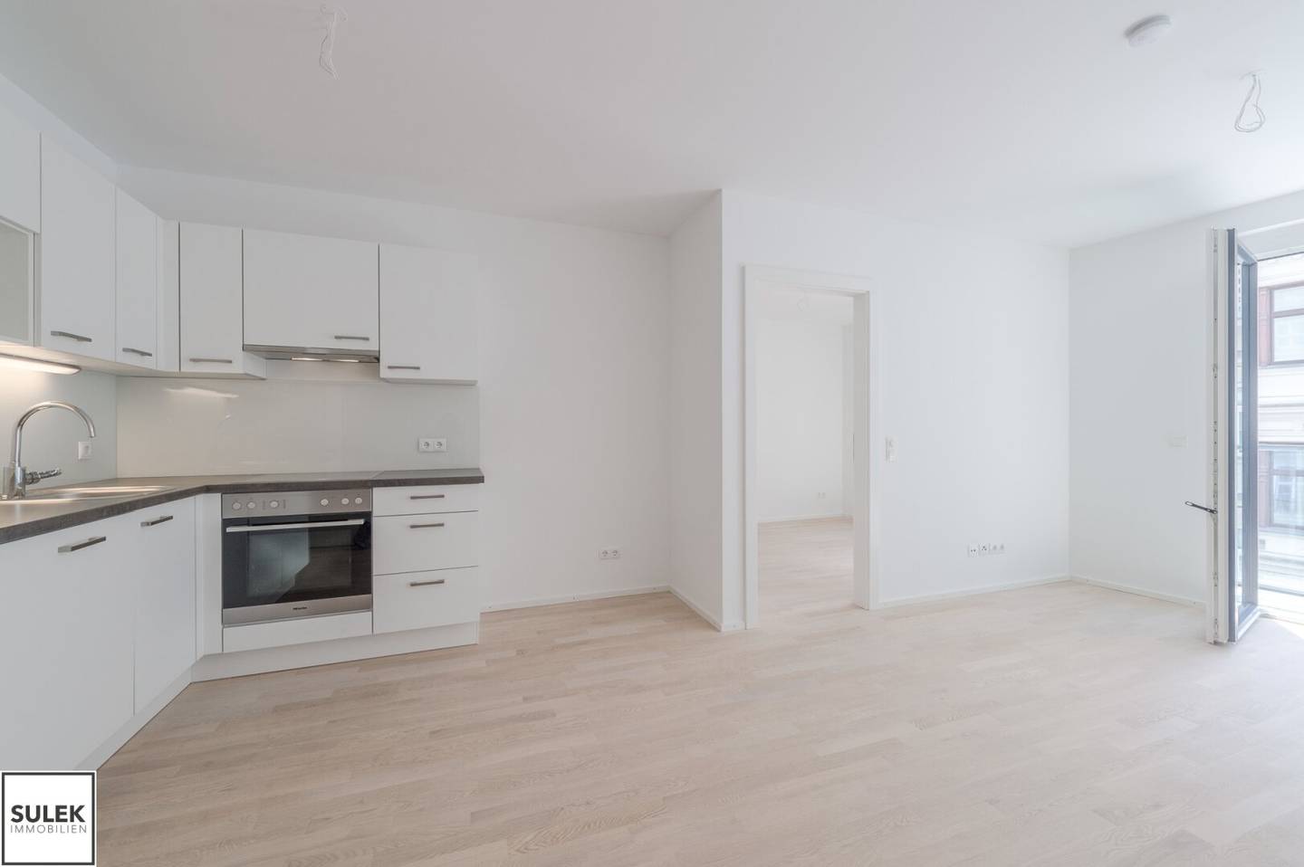 modern 2-room apartment with small loggia in prime location from 01.12.