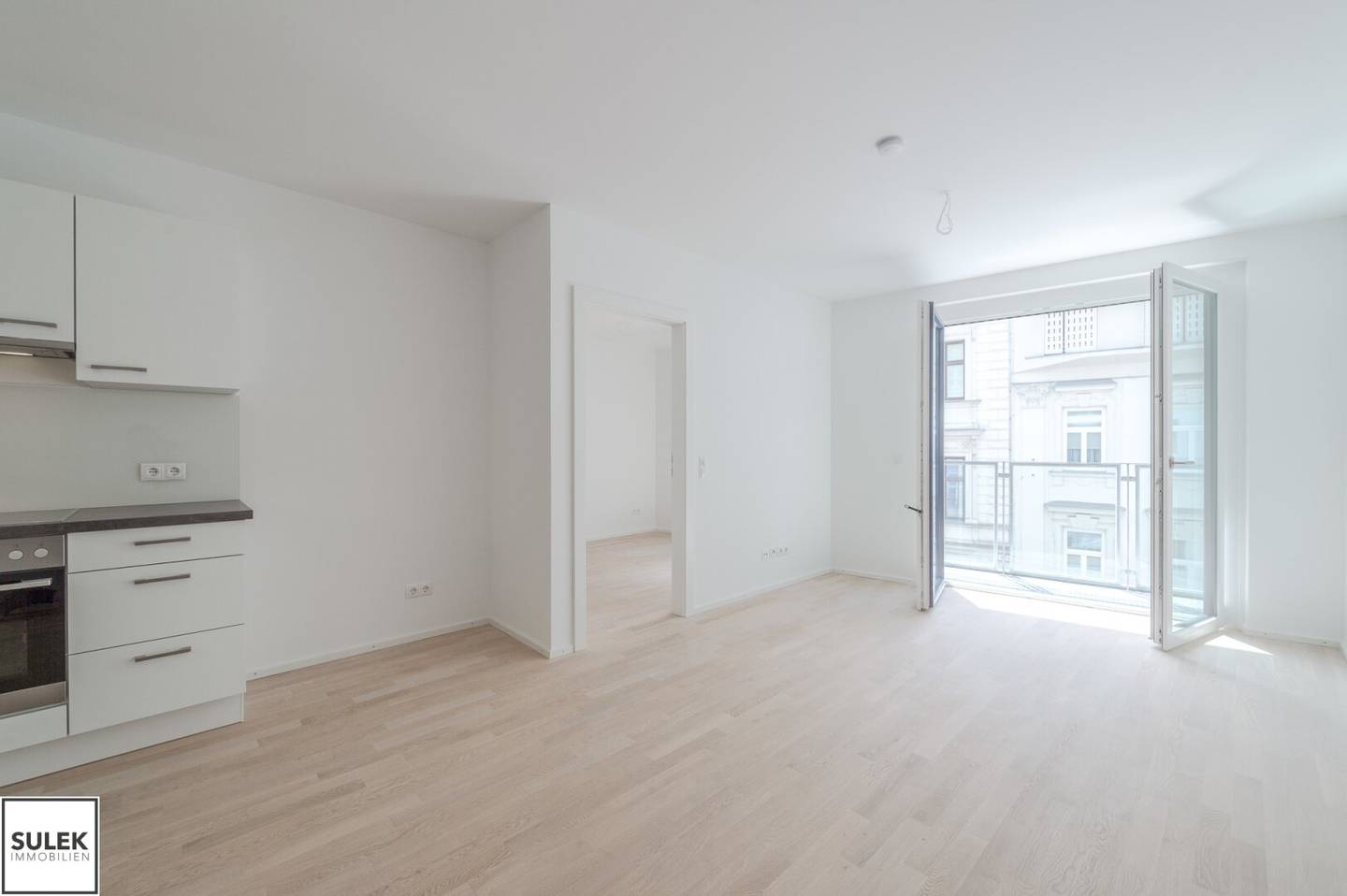 modern 2-room apartment with small loggia in prime location from 01.12.