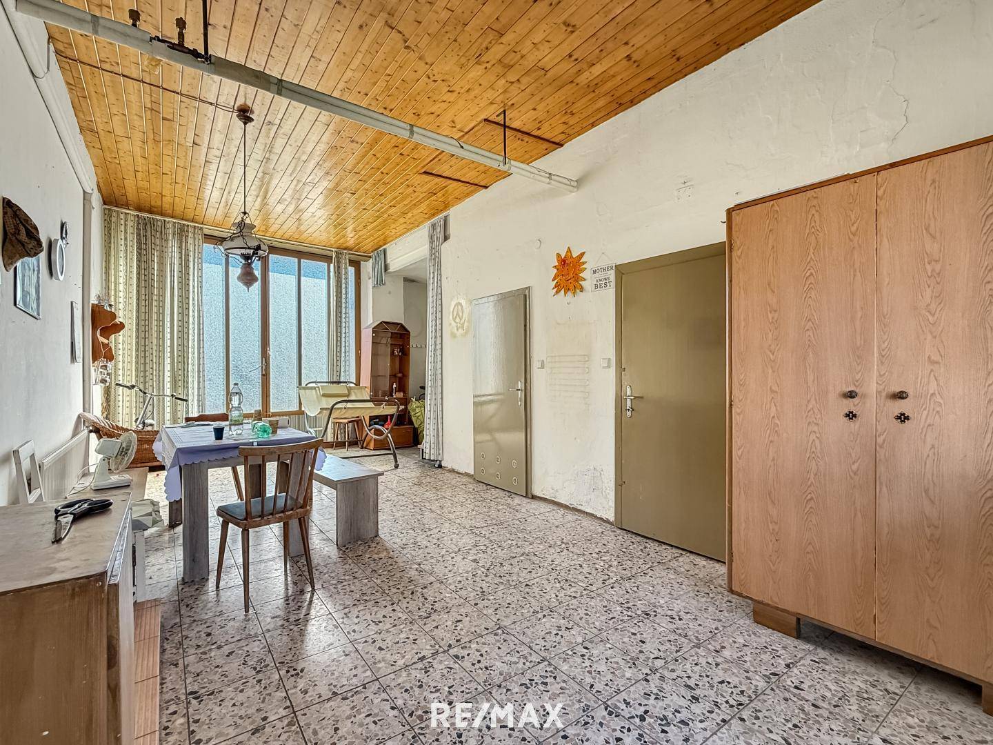 Family apartment in quiet location with green garden