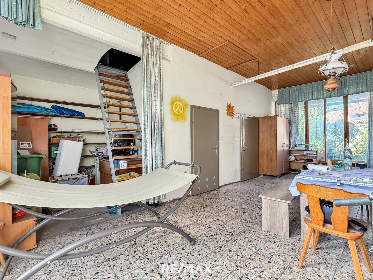 Family apartment in quiet location with green garden