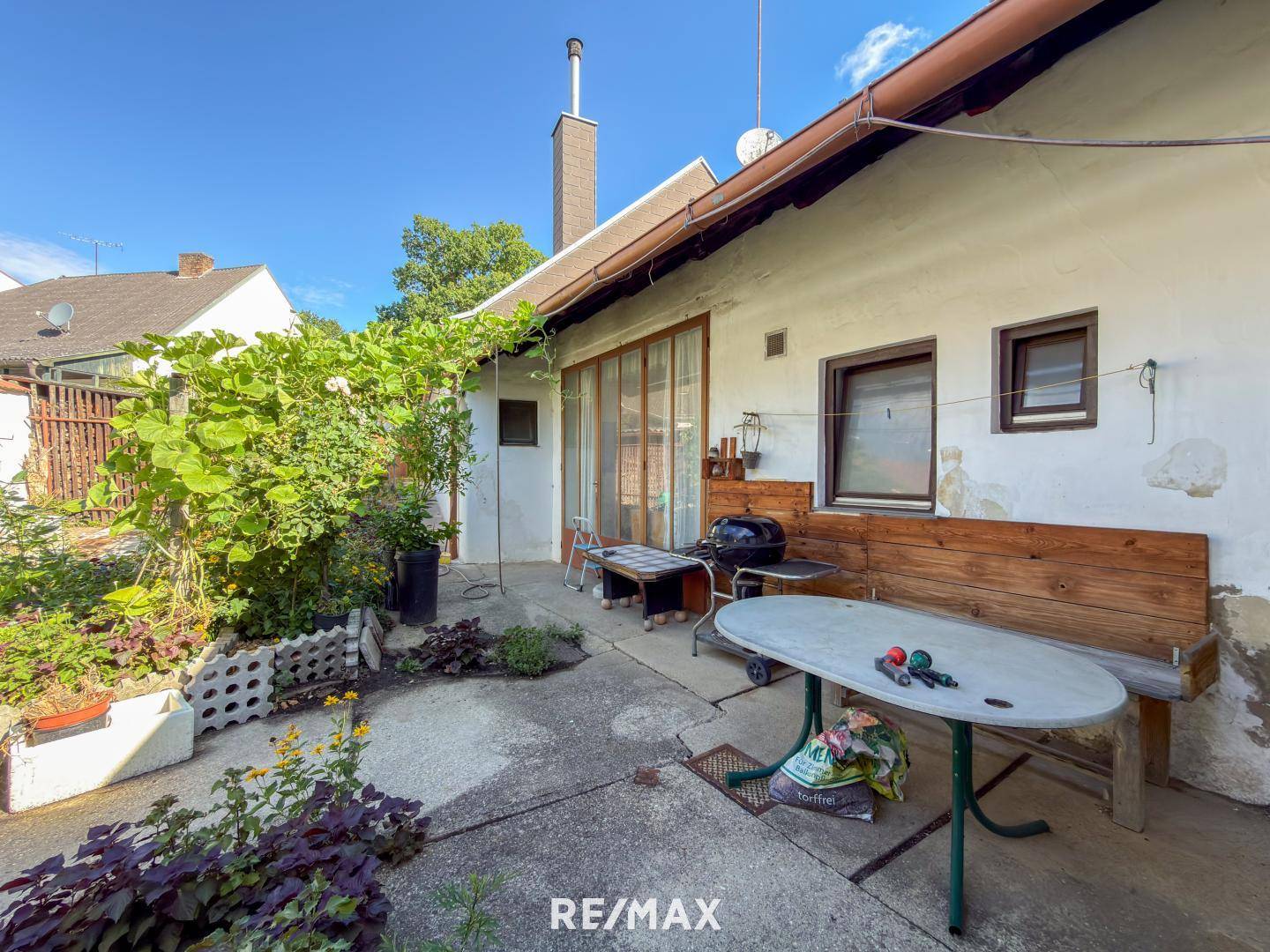 Family apartment in quiet location with green garden