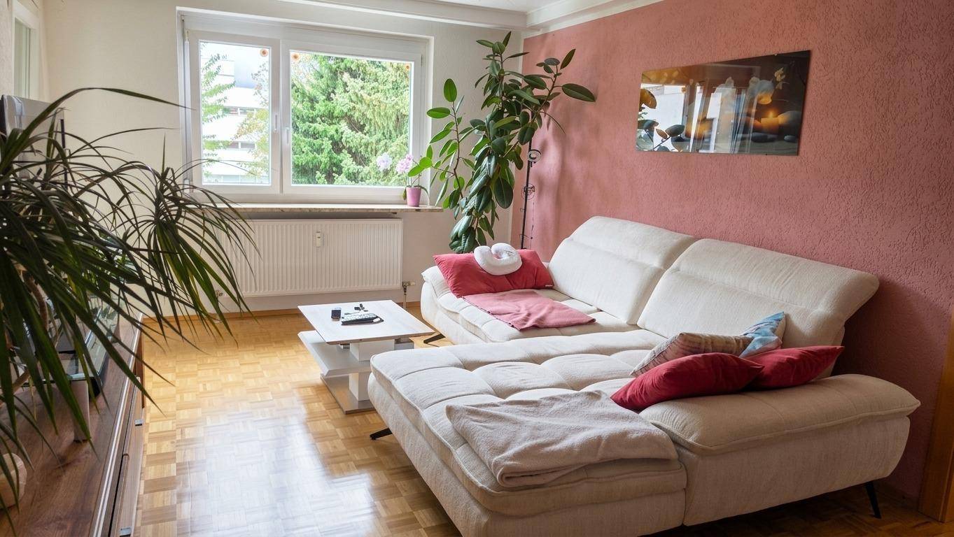 Helle Wohnung mit Loggia und Garagenplatz