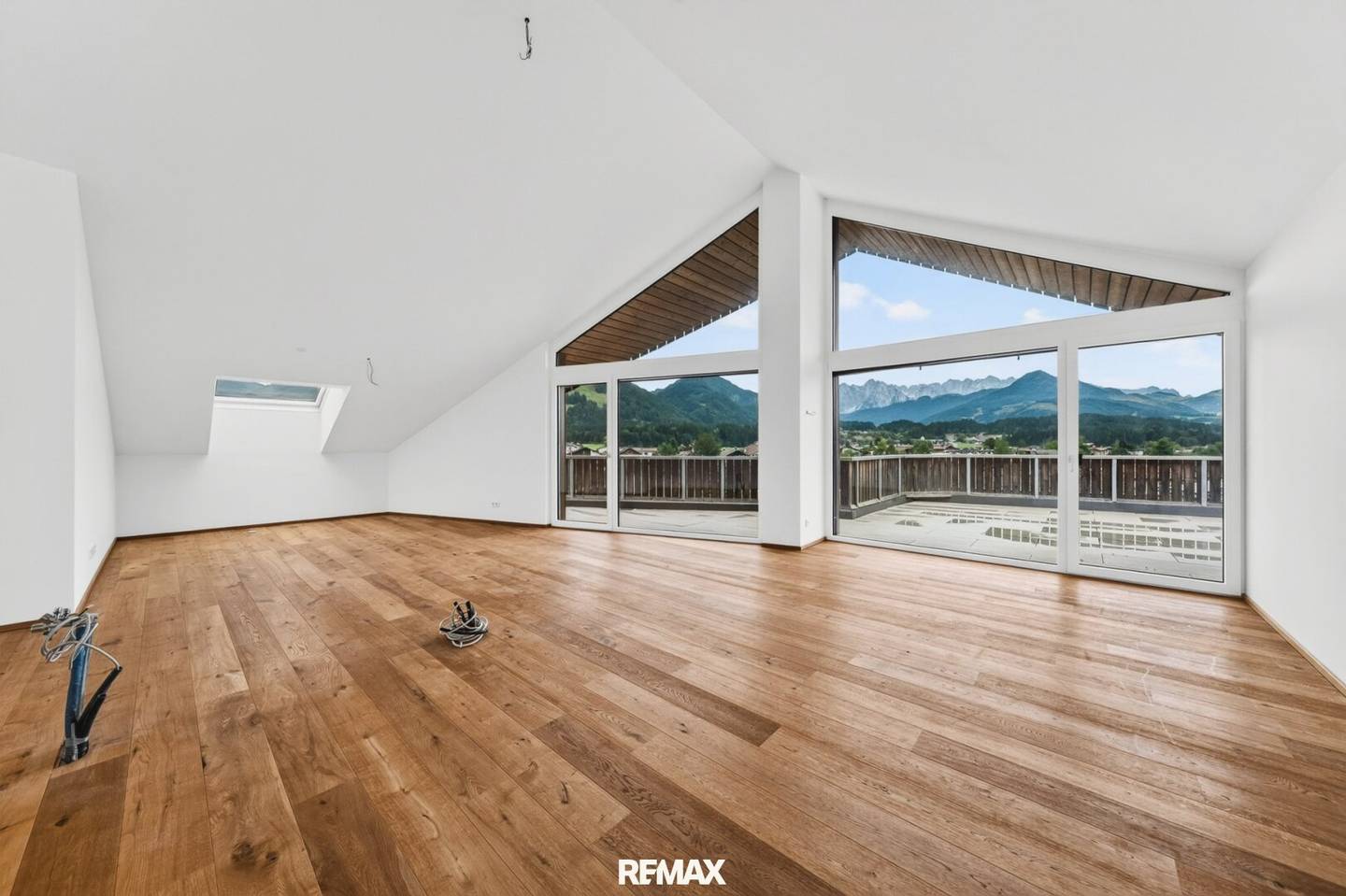Exclusive penthouse with Kaiser view in Kössen for sale