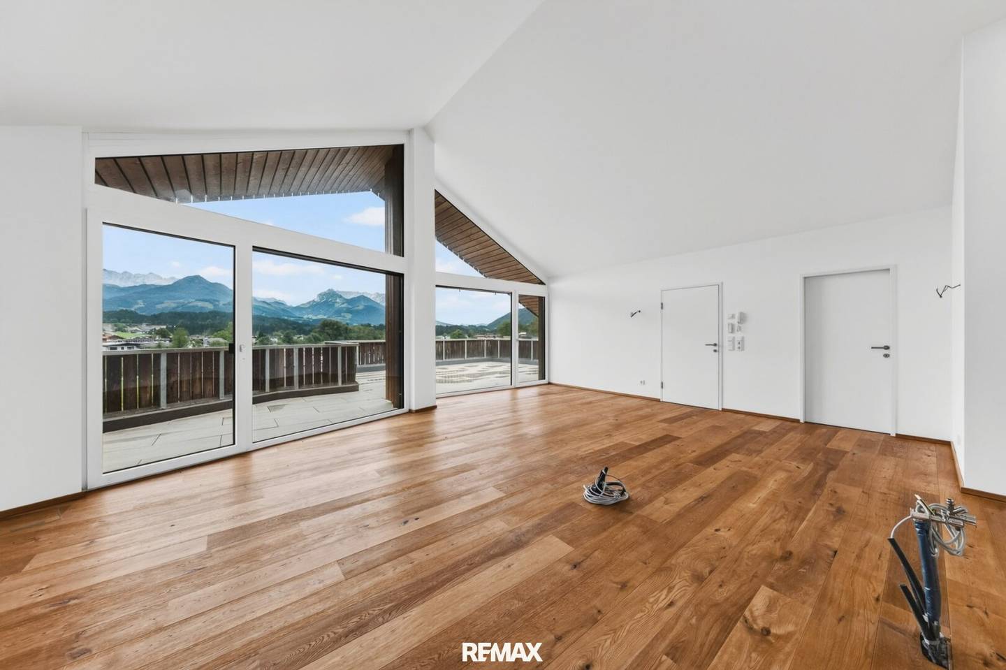 Exclusive penthouse with Kaiser view in Kössen for sale