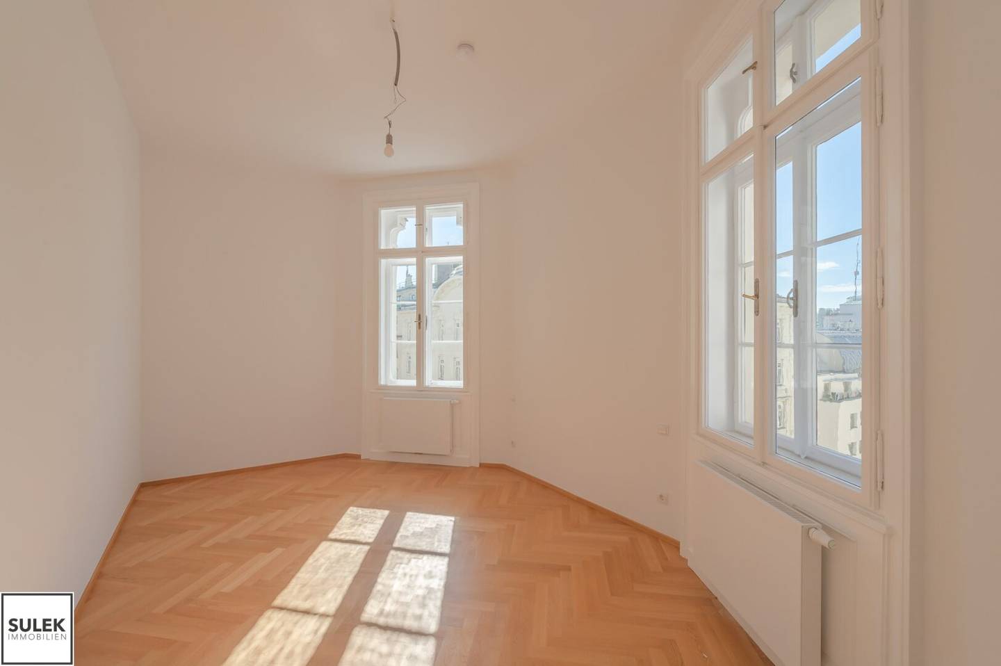 Charming 3.5-room period apartment in prime city centre location (Wipplingerstraße / Tiefer Graben)