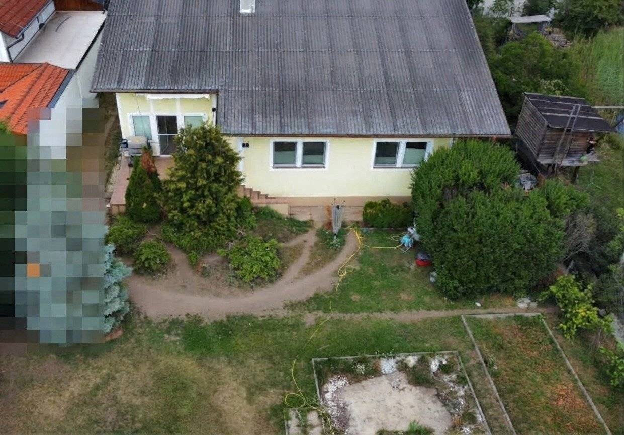 After small renovations this bungalow becomes your dream home in a sunny quiet location