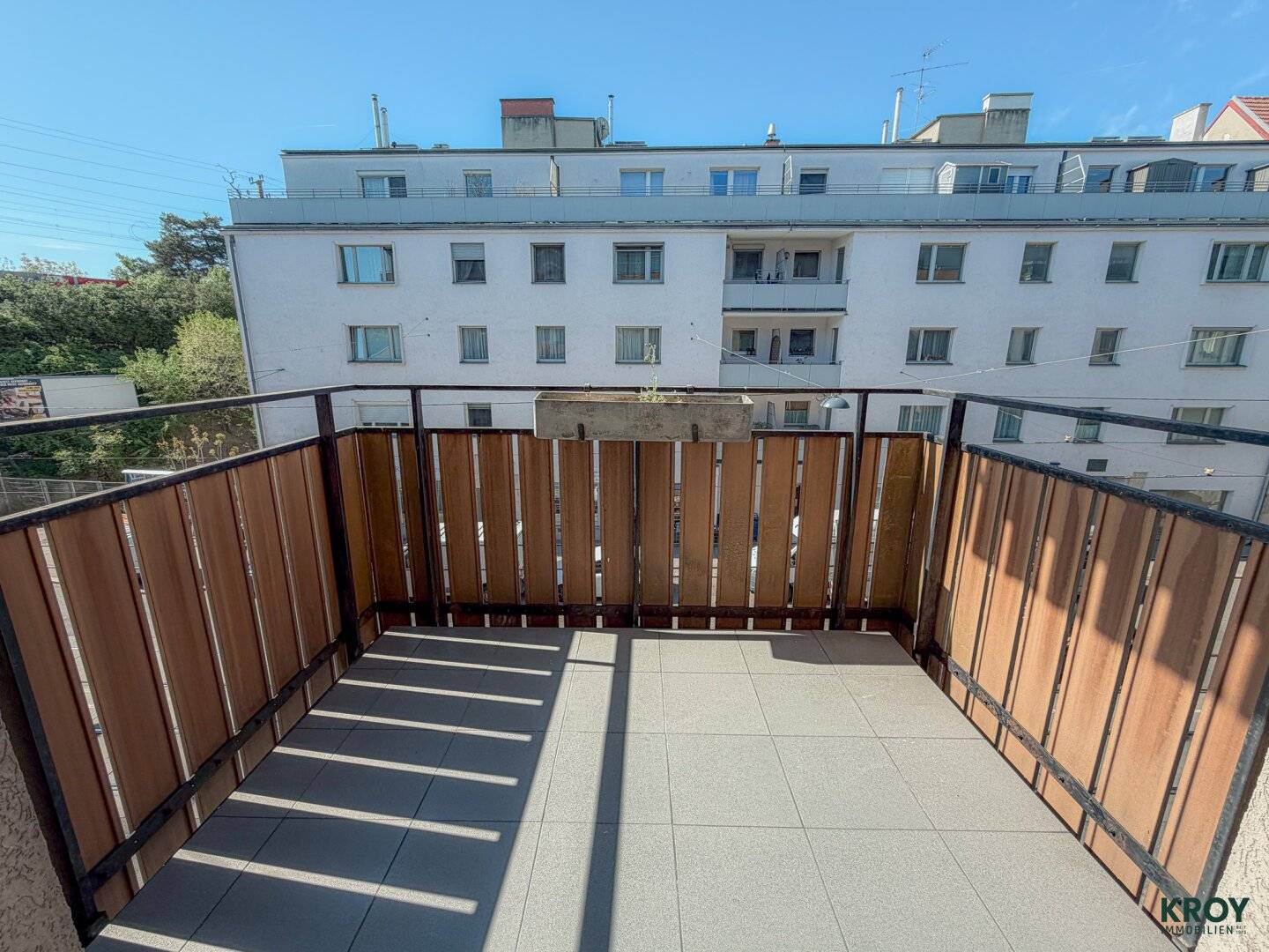4-room apartment with south balcony &amp; new kitchen – ideal for family or flatshare