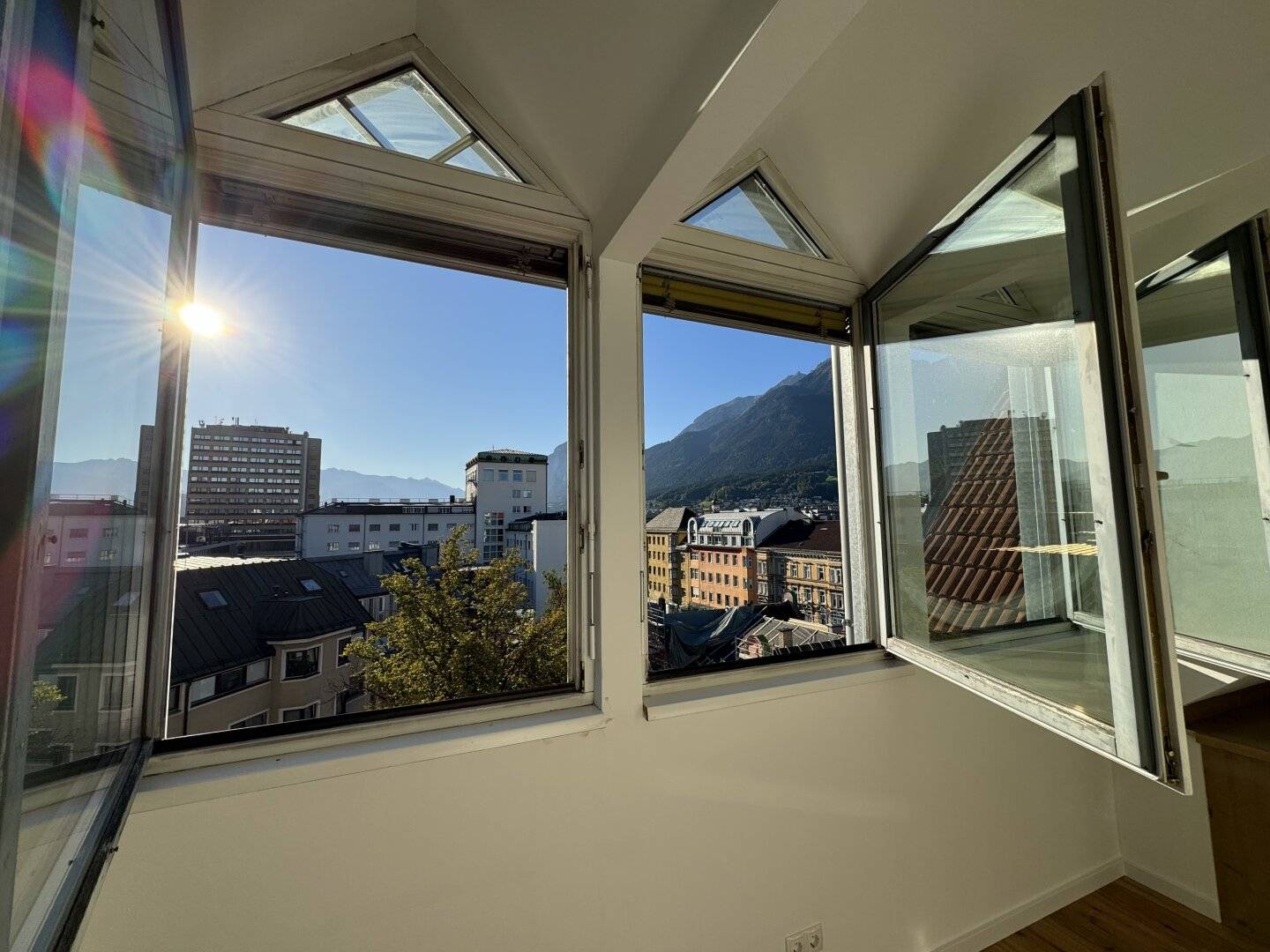IBK-Wilten: Spacious Attic Maisonette in sought after location | Stylish living above the roofs of Innsbruck