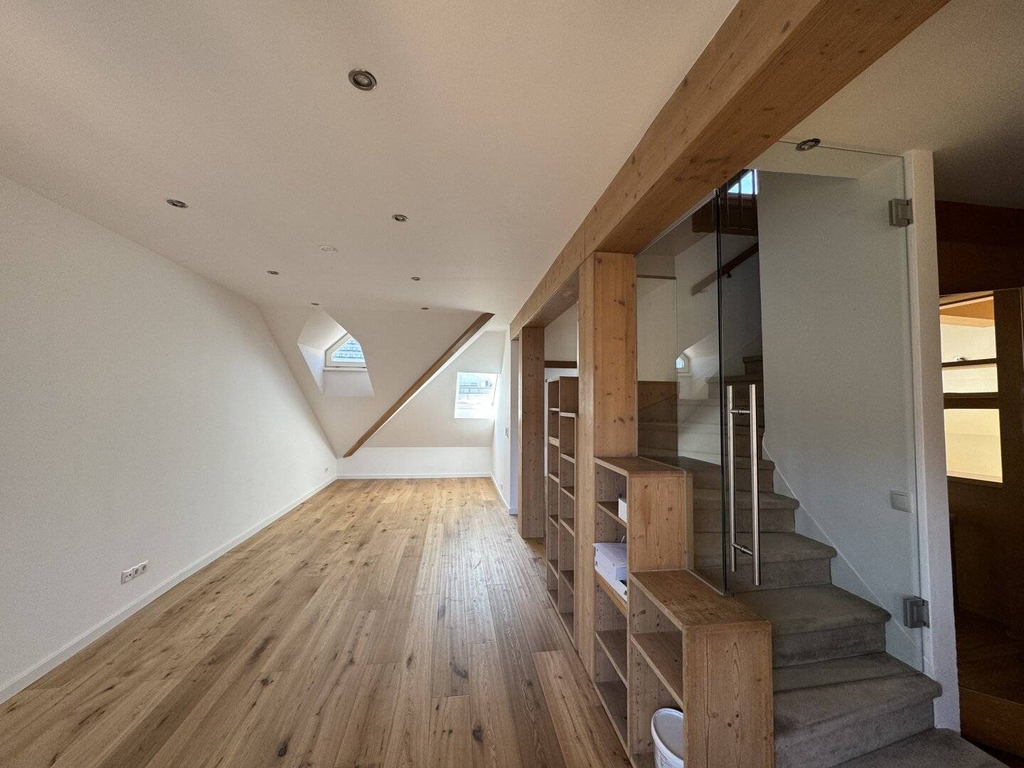 IBK-Wilten: Spacious Attic Maisonette in sought after location | Stylish living above the roofs of Innsbruck