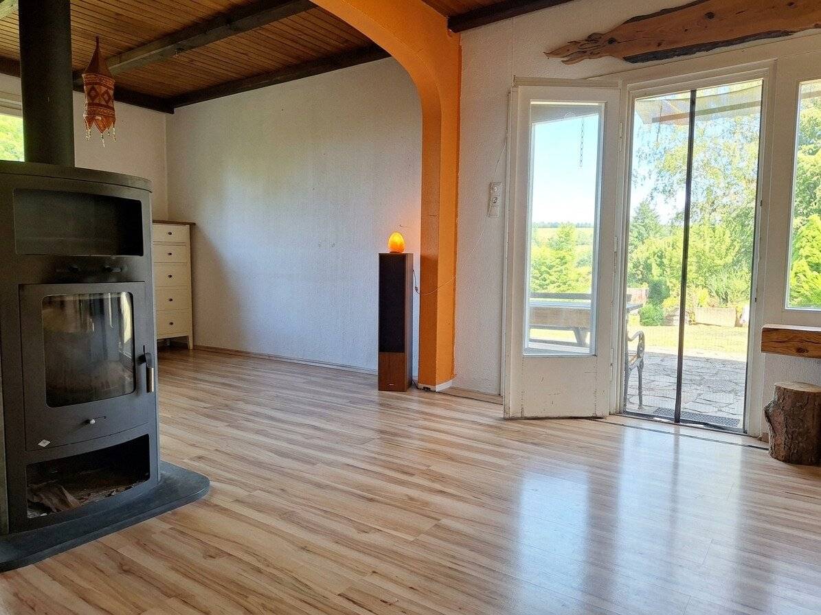 Charming wooden house with view, nature and lots of development potential in the Vienna Woods