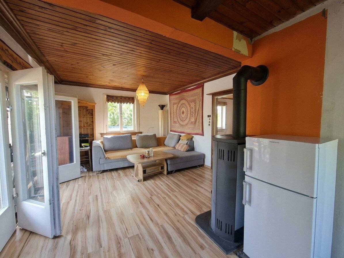 Charming wooden house with view, nature and lots of development potential in the Vienna Woods