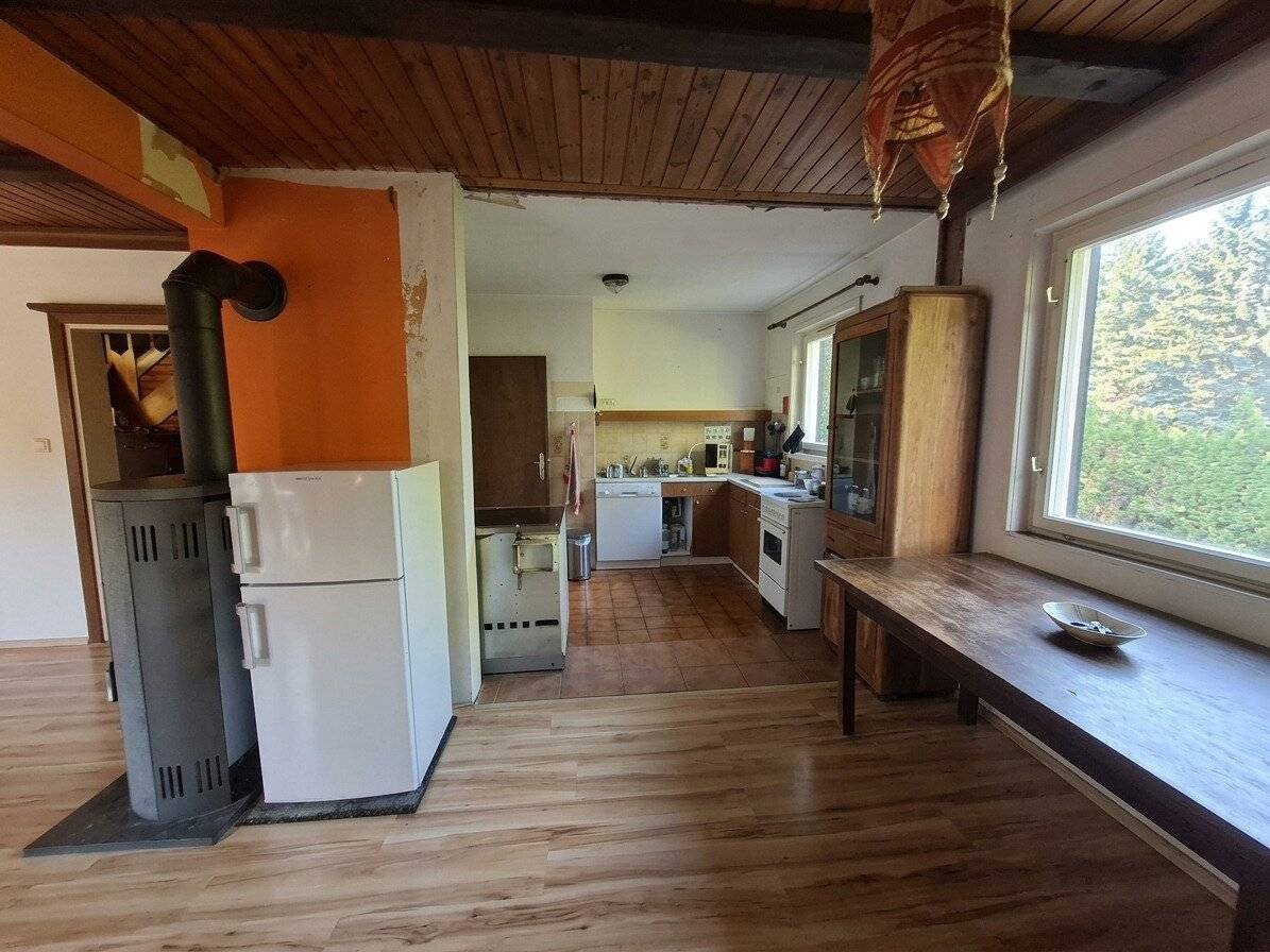 Charming wooden house with view, nature and lots of development potential in the Vienna Woods