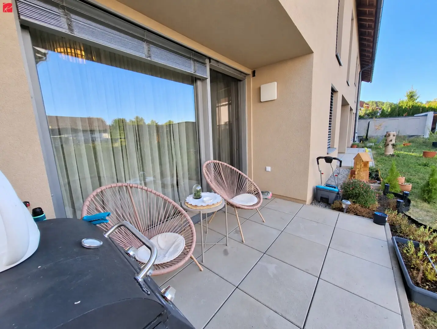 Living on multiple levels with private garden and balcony