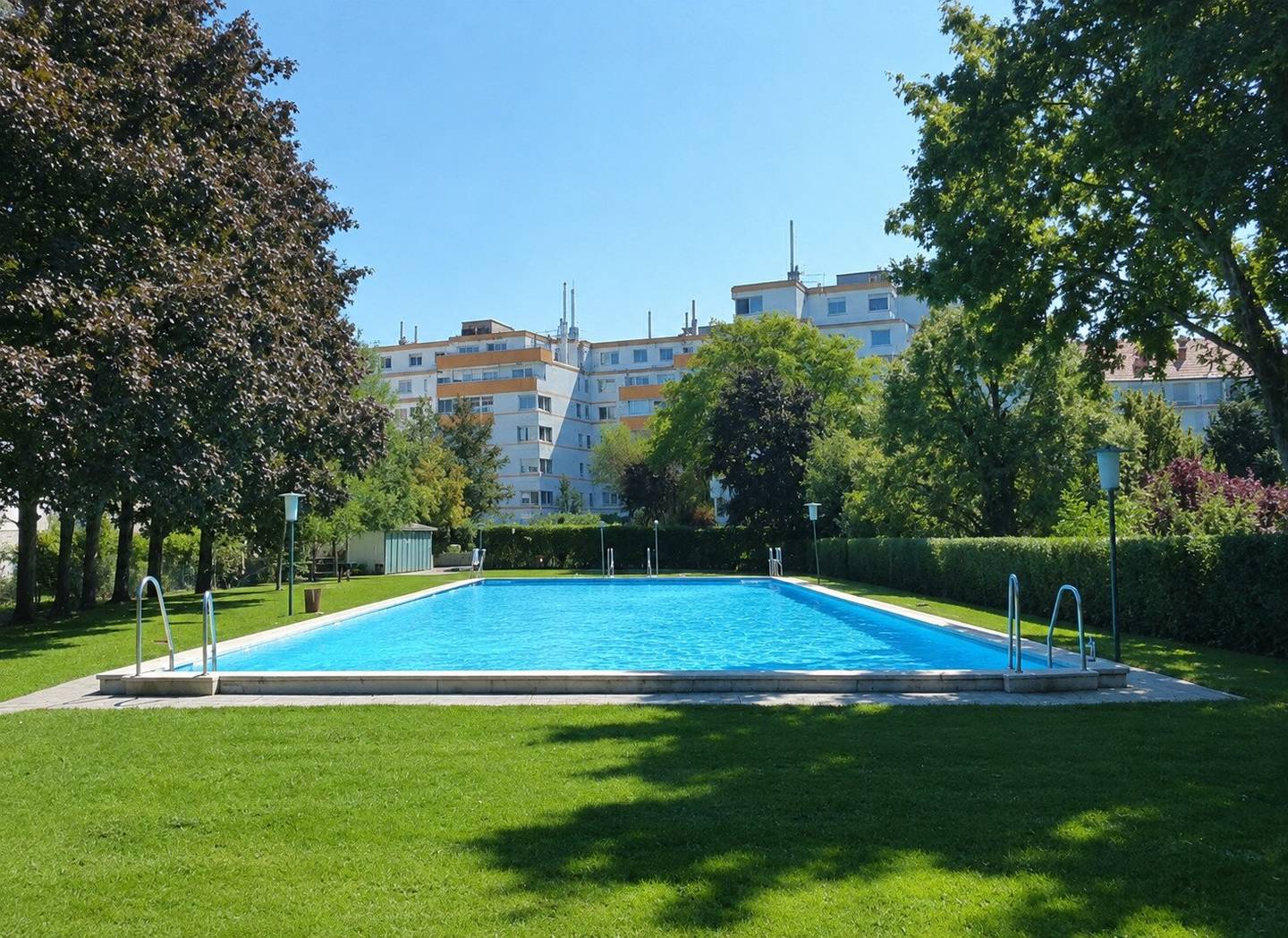 Singelwohnung (Anlage mit großem Garten mit Outdoor-Swimmingpool mit viel Flair und Fun)