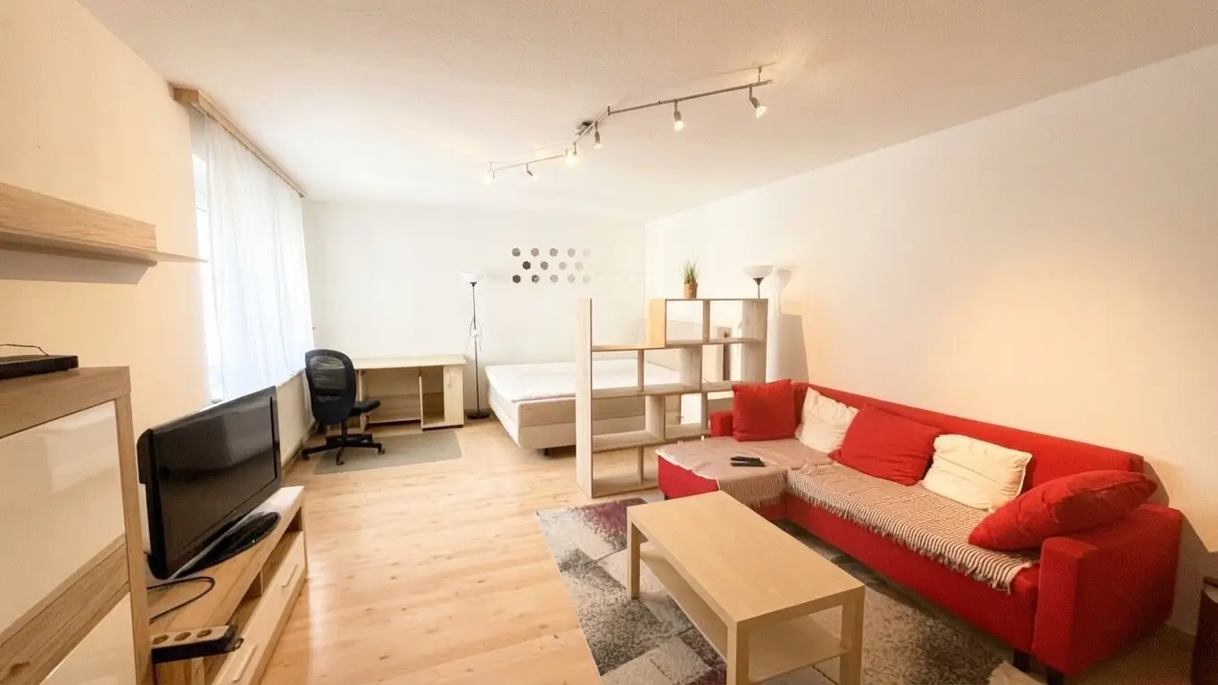 Singelwohnung (Anlage mit großem Garten mit Outdoor-Swimmingpool mit viel Flair und Fun)