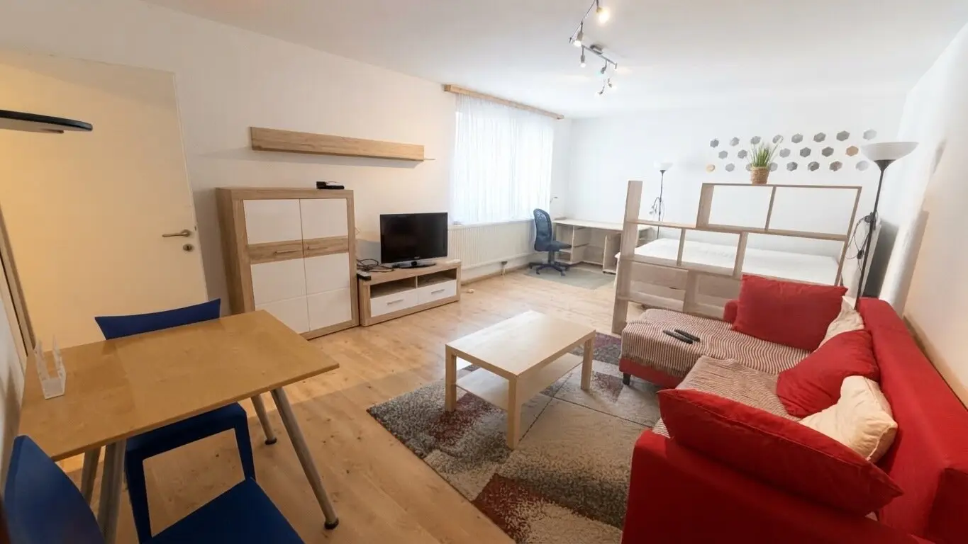 Singelwohnung (Anlage mit großem Garten mit Outdoor-Swimmingpool mit viel Flair und Fun)