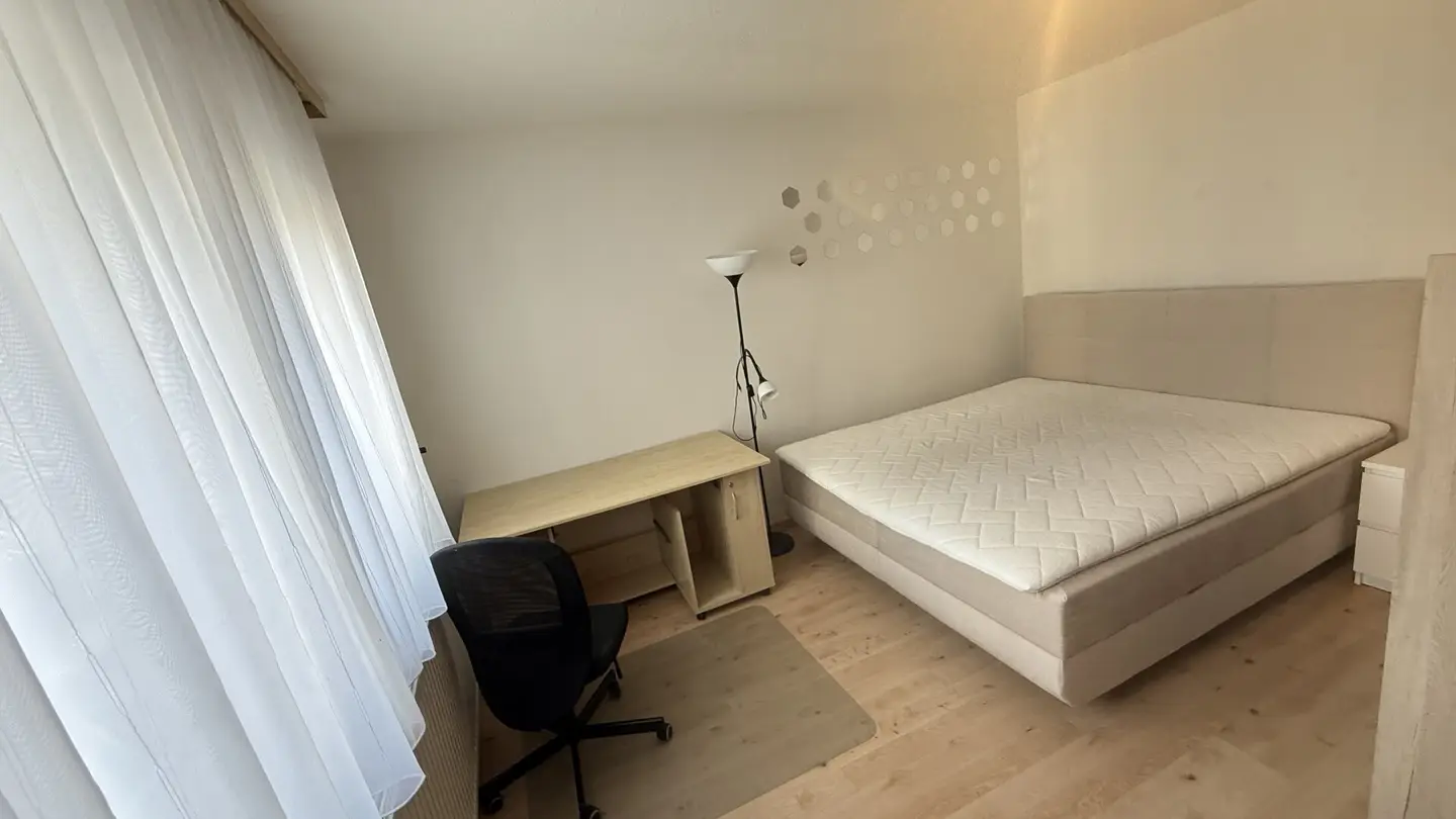 Singelwohnung (Anlage mit großem Garten mit Outdoor-Swimmingpool mit viel Flair und Fun)
