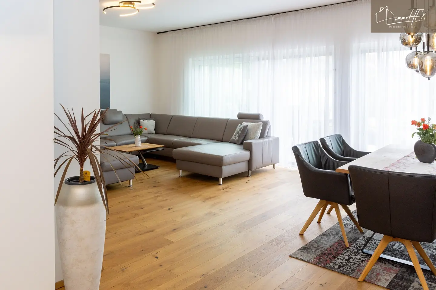 Family apartment on one level with garden and double garage