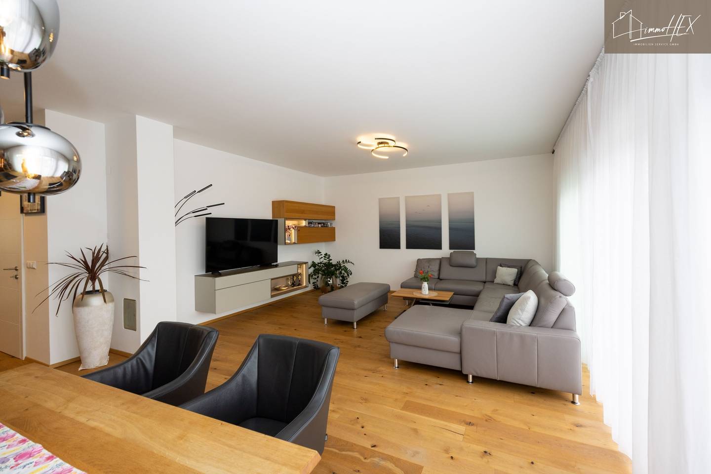 Family apartment on one level with garden and double garage
