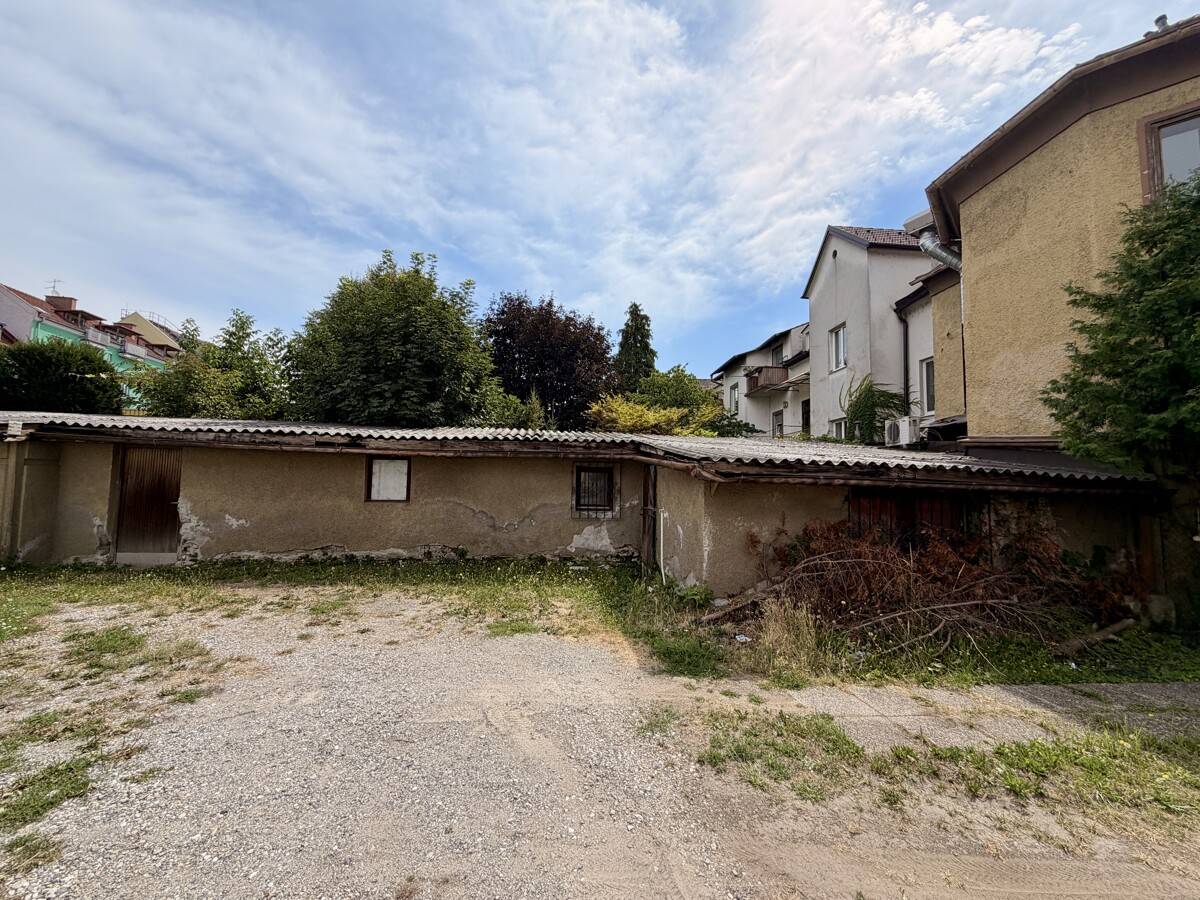 Zentrales Entwicklungsgrundstück mit Penthousepotenzial Wohnung