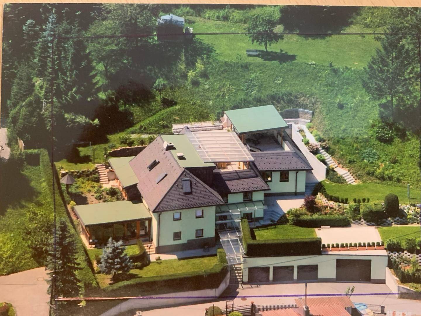 Familienwohnung in parkähnlichem Anwesen mit Burgblick