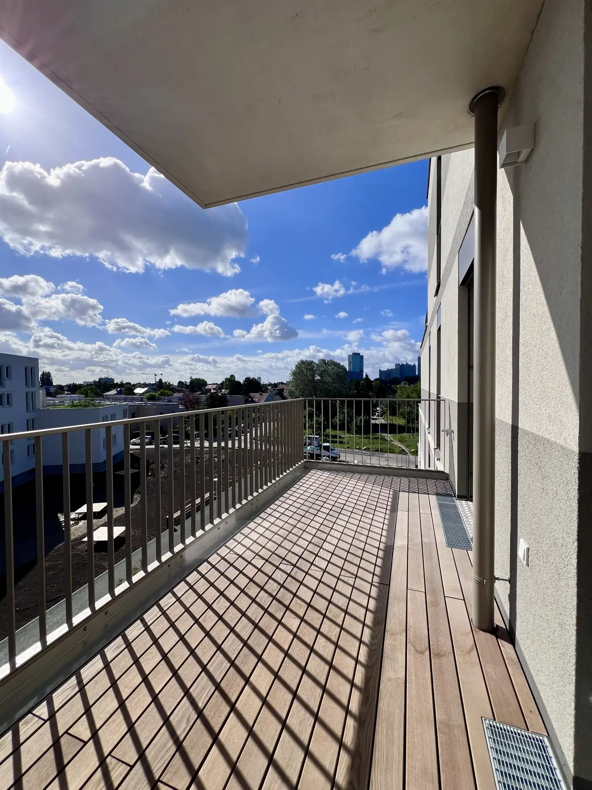 Bright first occupancy apartment with balcony near Obere Alte Donau
