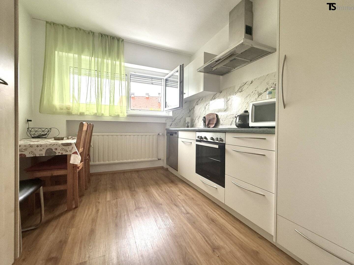 Feldkirch-Tisis: Großzügige 3,5-Zimmer-Wohnung ca. 75 m2 mit kleinem Balkon – nahe LKH &amp; Grenze Liechtenstein