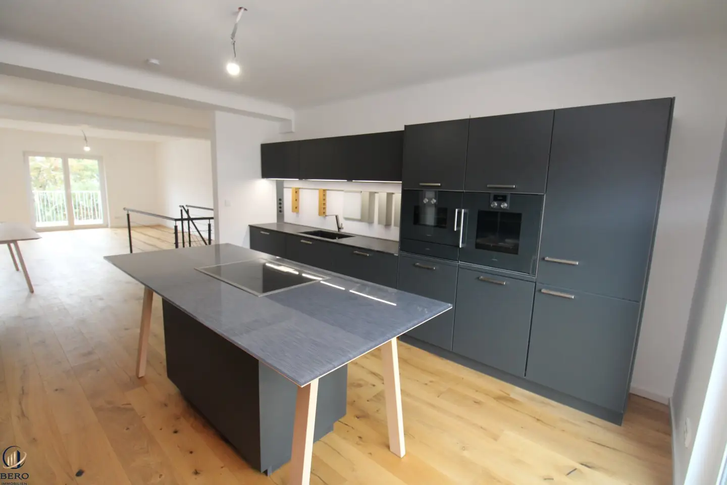 3 Freiflächen! Hochwertigste Ausstattung! Exklusive Maisonettewohnung mit 2 Eingängen!