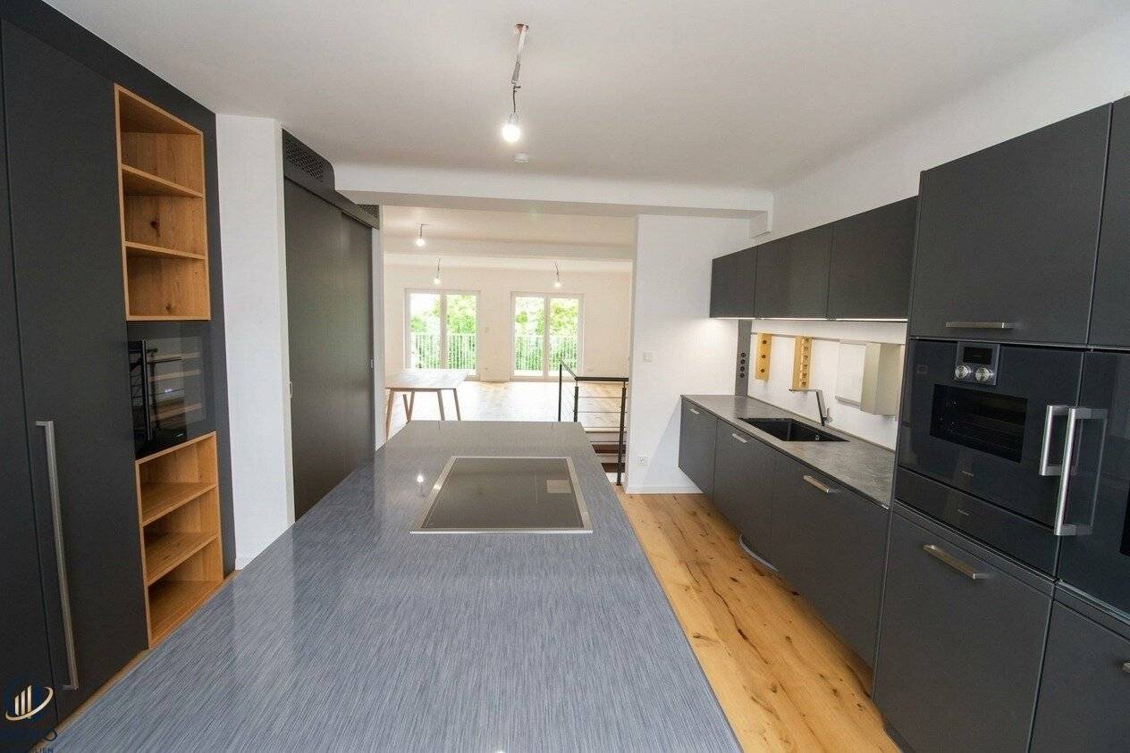 3 outdoor areas Top-quality fittings Exclusive maisonette apartment with 2 entrances