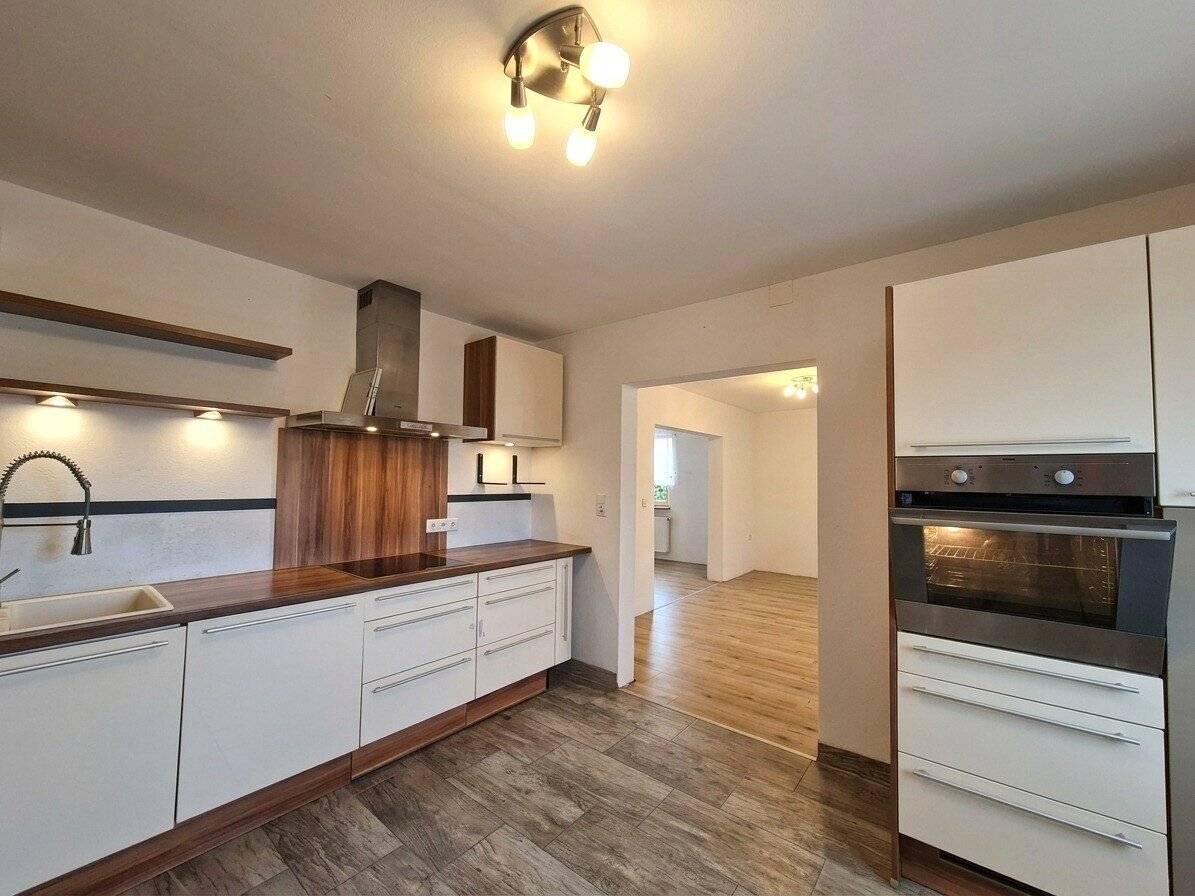 Immediately available spacious house in a good residential area
