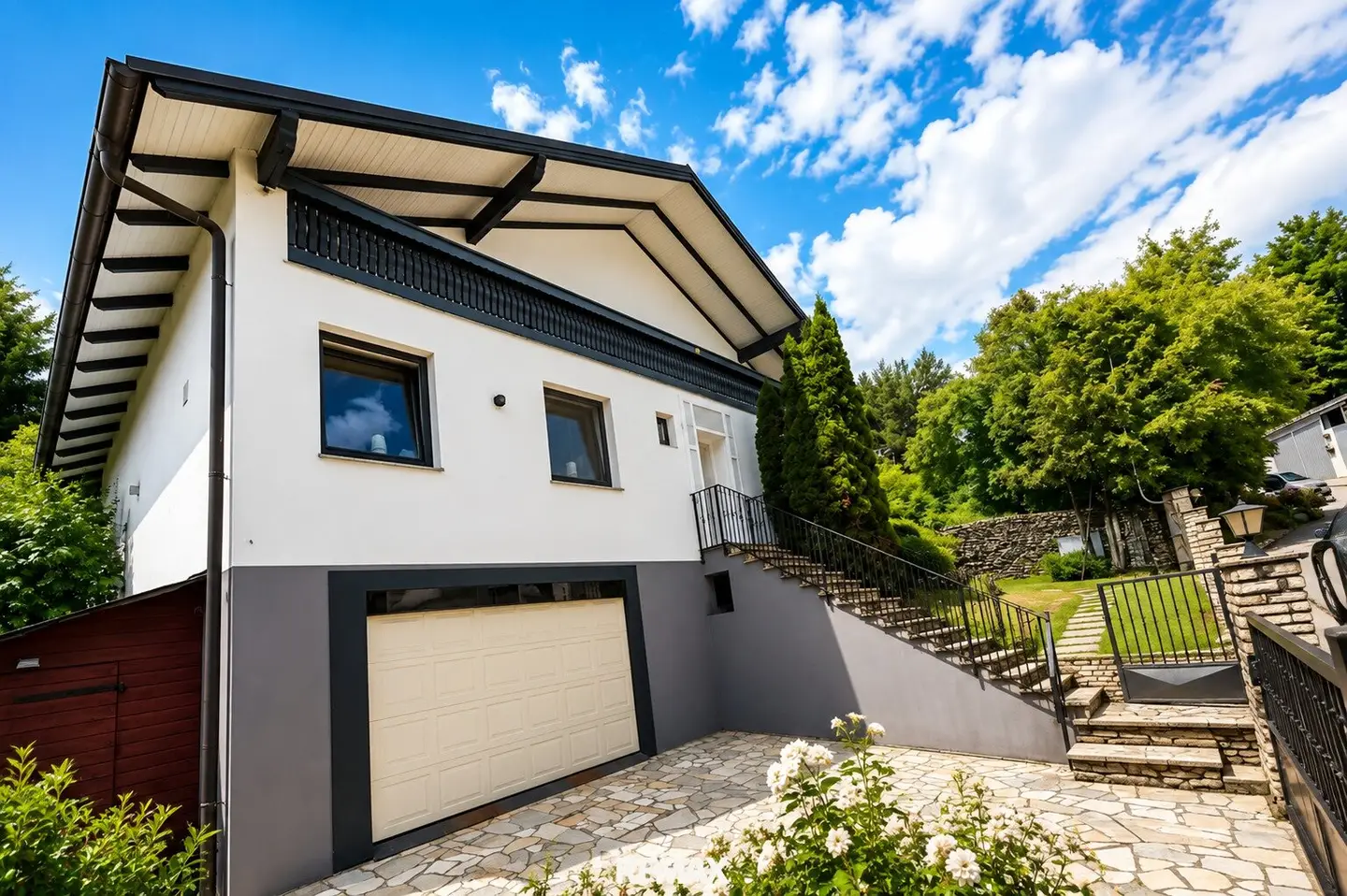 Sunny villa on 1.052 m2 private land at Ölberg