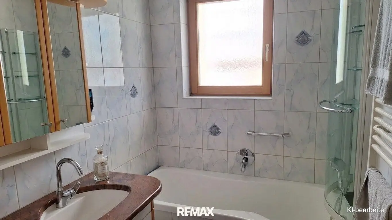 Spacious living – design individually: 4-room apartment with 2 balconies and underground parking space