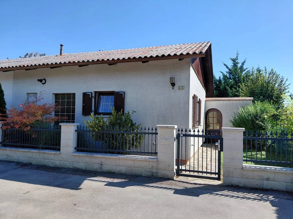Recently renovated Ferienwohnung with private lake access and terrace