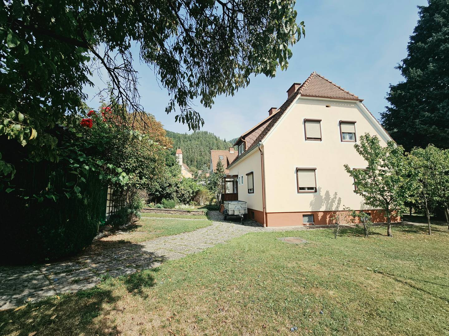 Bright family apartment with sunny garden and outbuilding