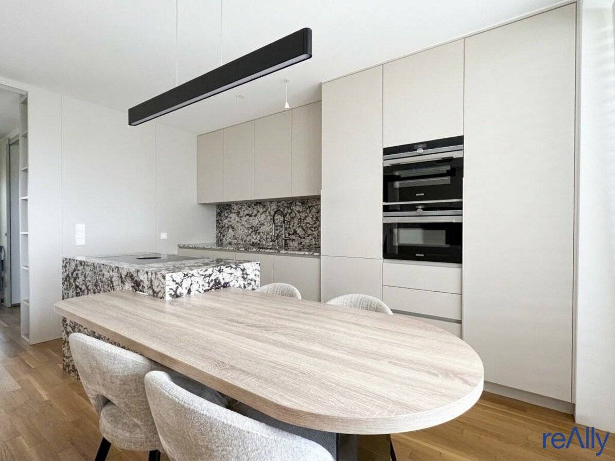 Design apartment with smart home and four terraces near Schönbrunn