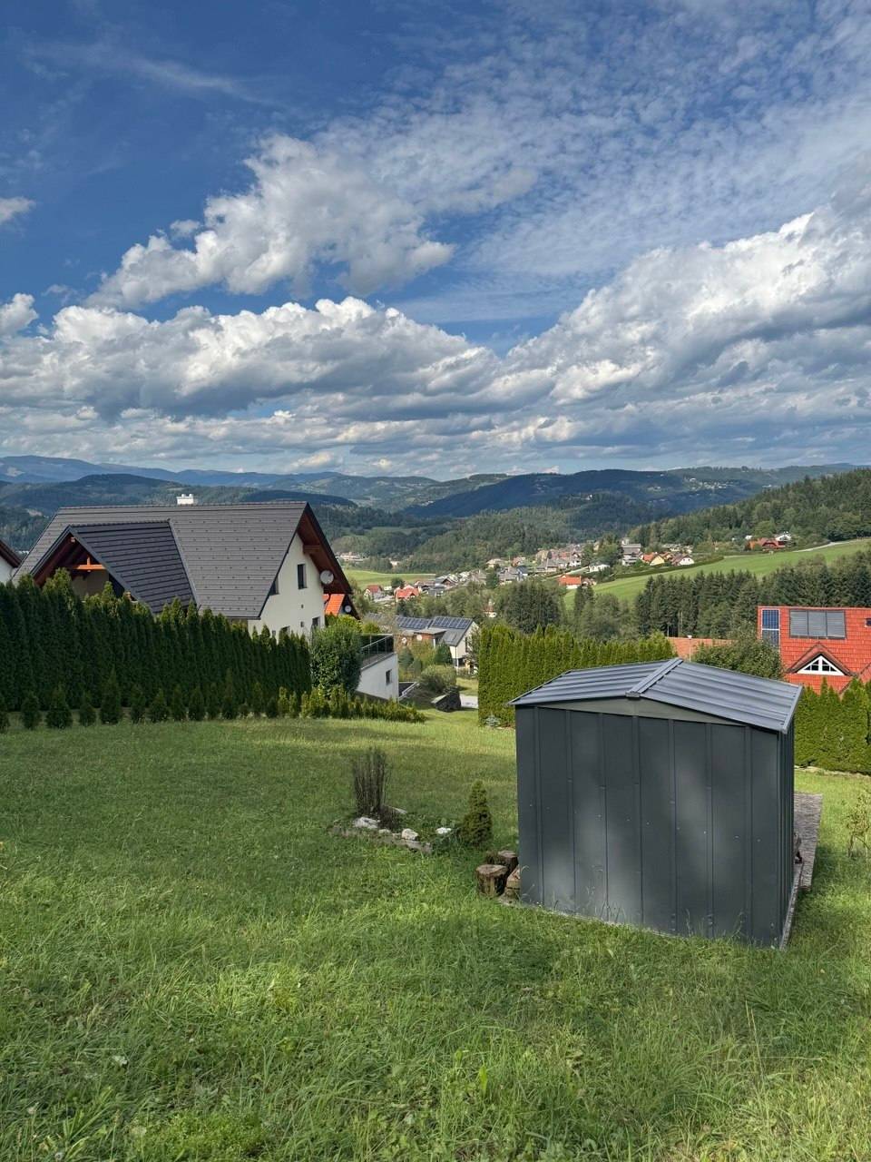Apartment in sunny hillside location with panoramic view