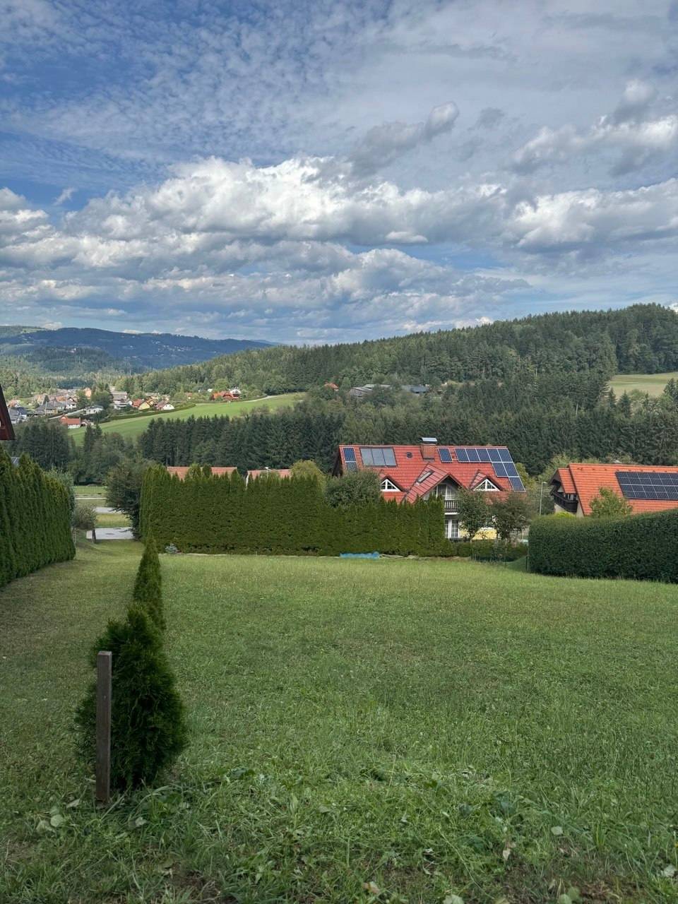 Apartment in sunny hillside location with panoramic view