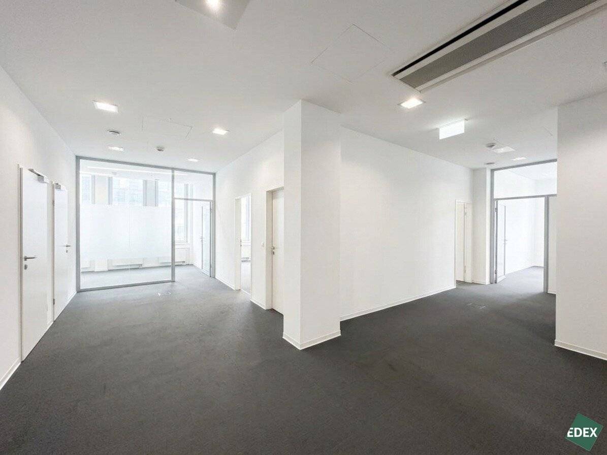 Vielseitig nutzbare und gut sichtbare Erdgeschossfläche | Büro, Ordination oder Showroom