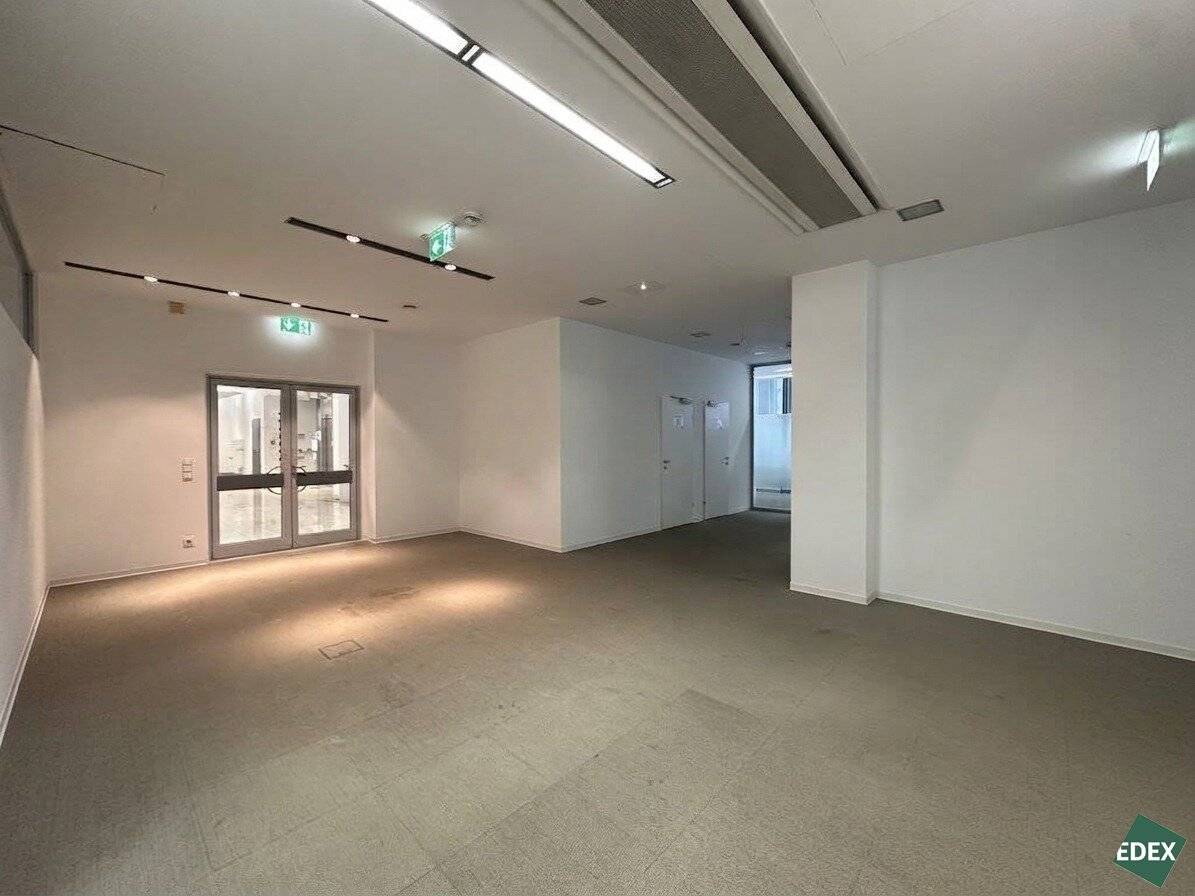 Vielseitig nutzbare und gut sichtbare Erdgeschossfläche | Büro, Ordination oder Showroom