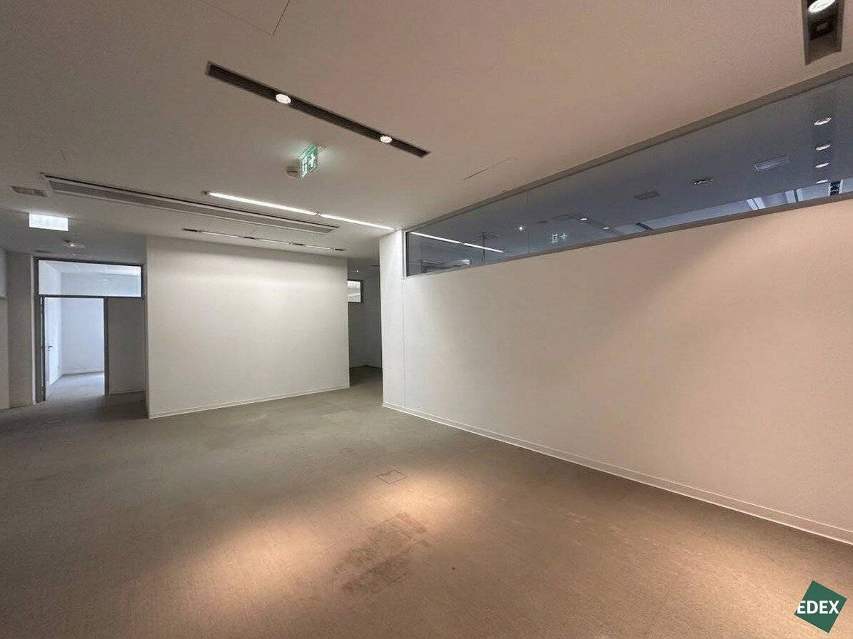 Vielseitig nutzbare und gut sichtbare Erdgeschossfläche | Büro, Ordination oder Showroom